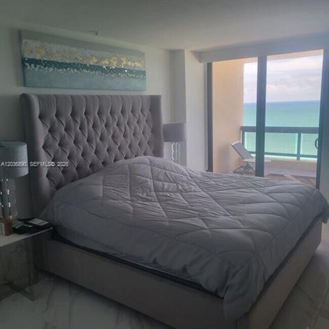 Photo - 2555 Collins Ave