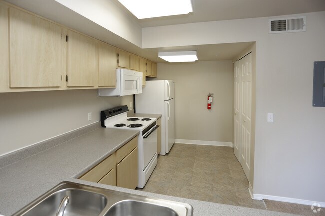 1BR, 1BA - 632 SF