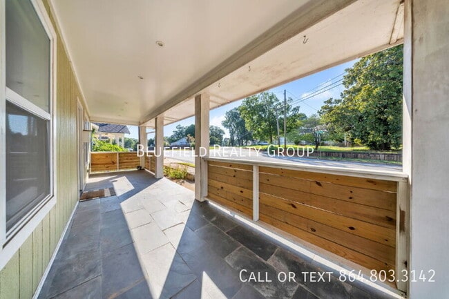 Photo - 800 Perry Rd