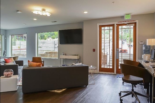 Photo - Lookout on Cragmor | Student Housing