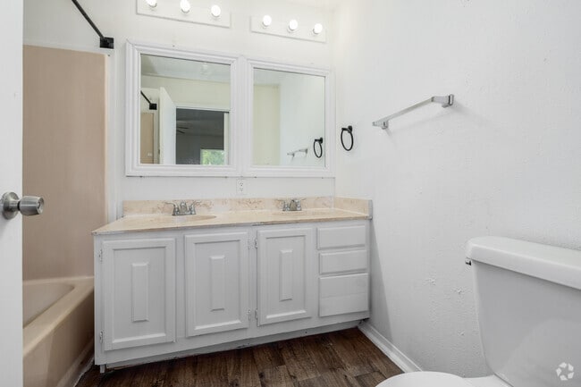 3BR, 2BA - 1,350SF - Bathroom