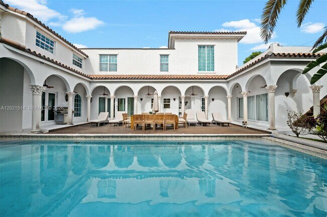 Photo - 2501 Pine Tree Dr