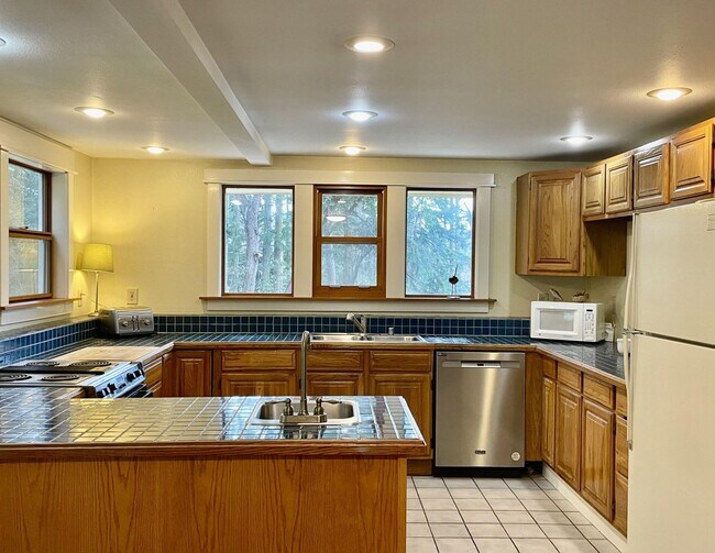 Photo - Roomy 3 Bed, 2 Bath