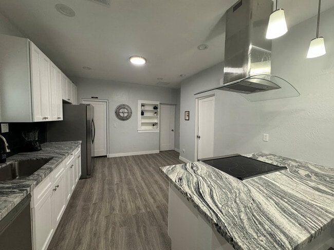 Photo - 2331 N Richland St