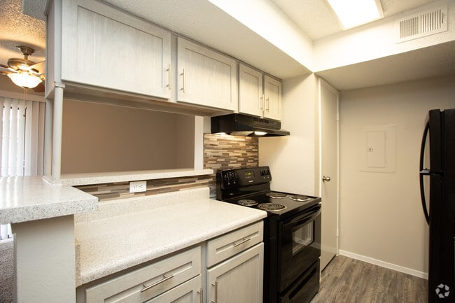1BR, 1BA - 682SF Kitchen - Victoria Station Apartments