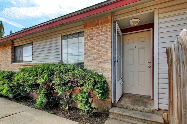 Photo - Room in Duplex on Luther Dr