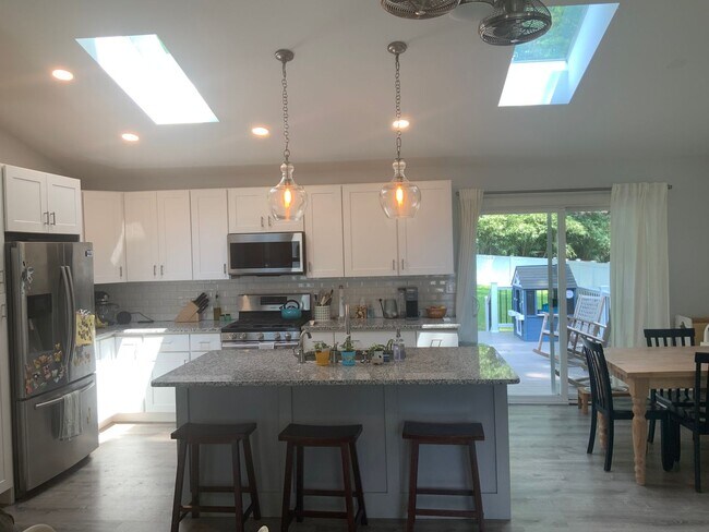 Photo - 165 E Bay View Dr