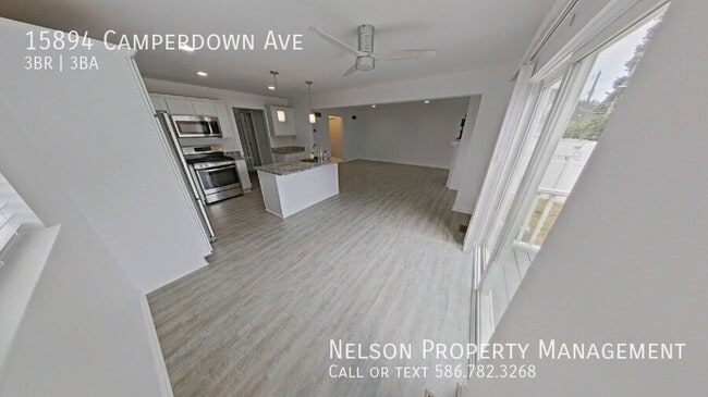 Photo - 15894 Camperdown Ave