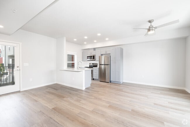 1BD, 1BA - 850SF