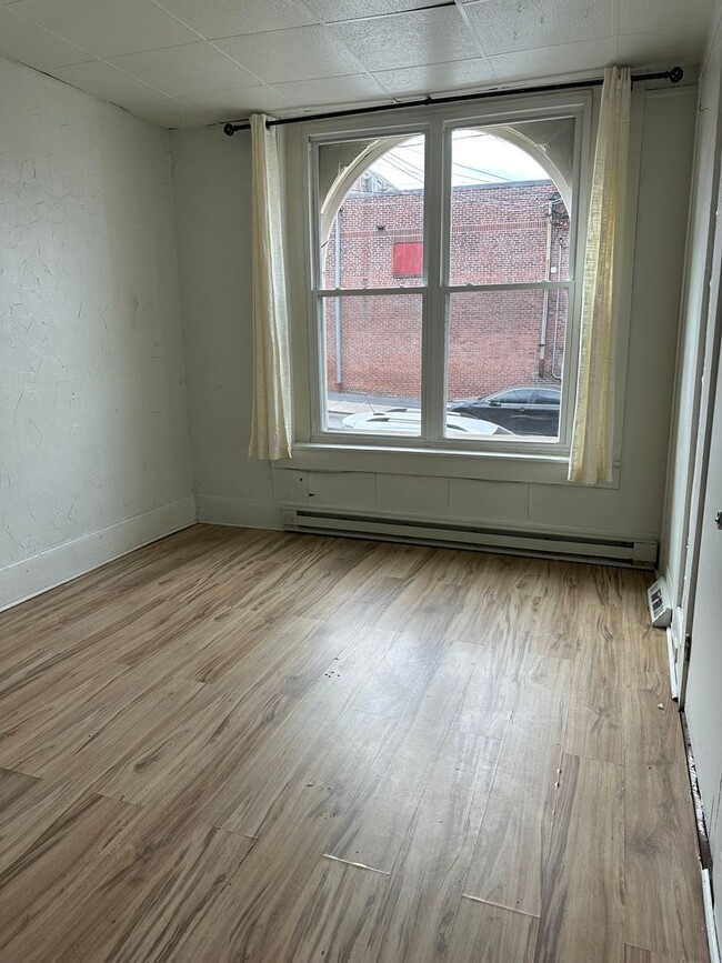 Photo - 11 N Ann St Unit Apt 1