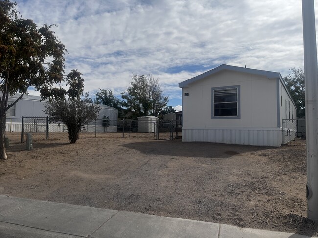 Spacious 3 Bed/ 2 Bath Home! - Spacious 3 Bed/ 2 Bath Home!