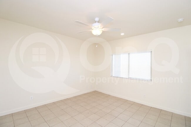 Photo - 744 E Diamond Dr