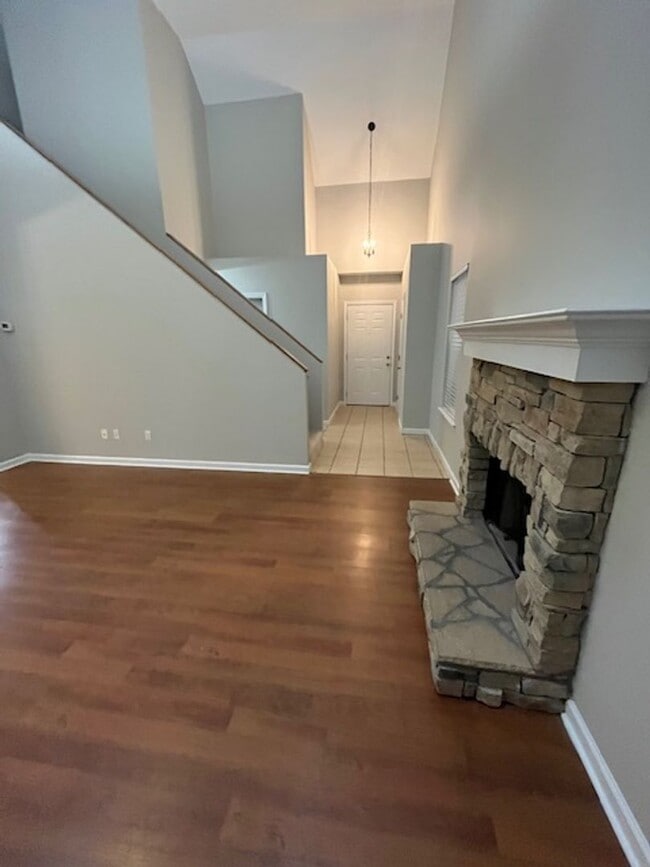 Photo - 3 Bedroom, 2.5 Bathroom in Lexington!