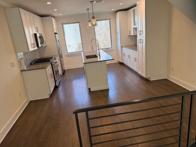 Photo - 2421 Manton St