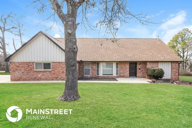 Building Photo - 2101 Westridge Dr