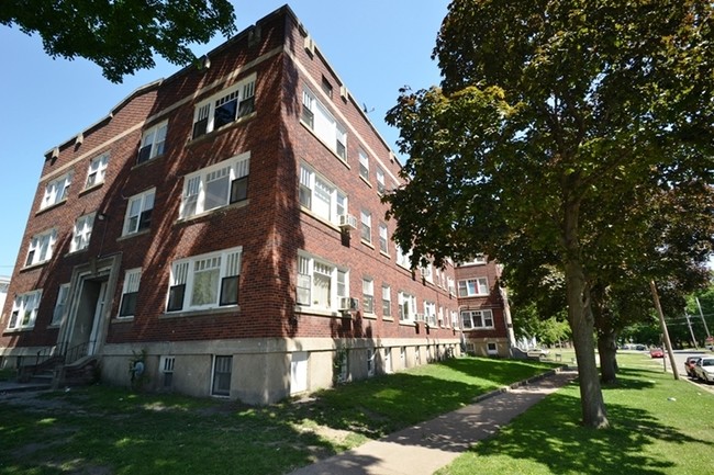 Photo - Hillcrest Apartments