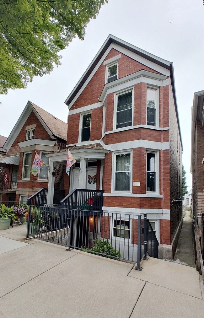 Building Photo - 3643 S Hermitage Ave Rental