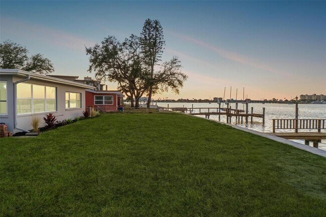 Photo - 7160 Shore Dr S