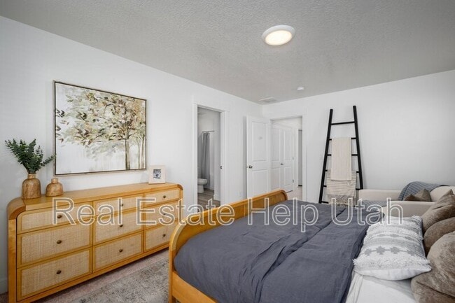 Photo - 281 W 1150 N