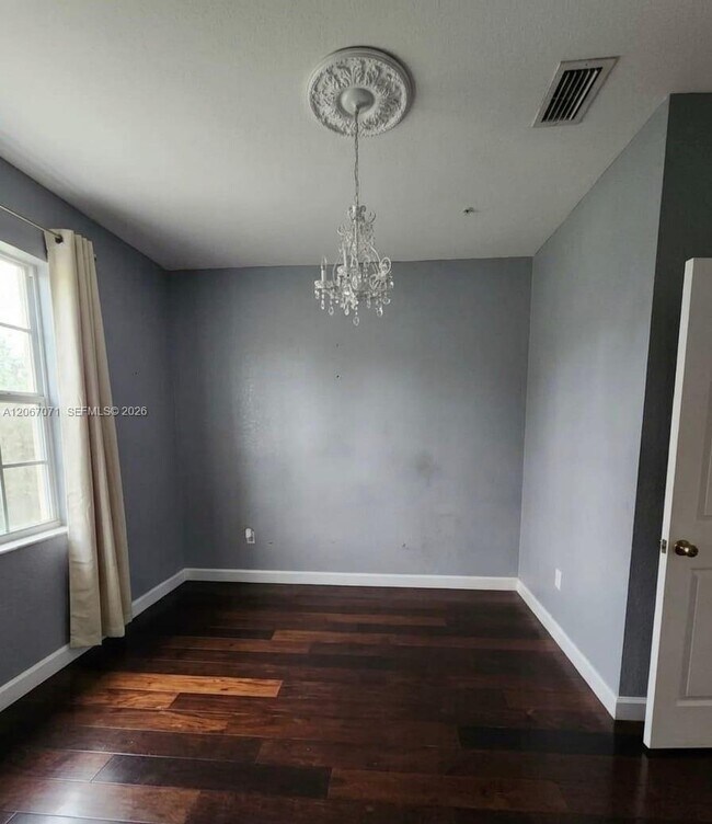 Photo - 1067 NE 41st Pl