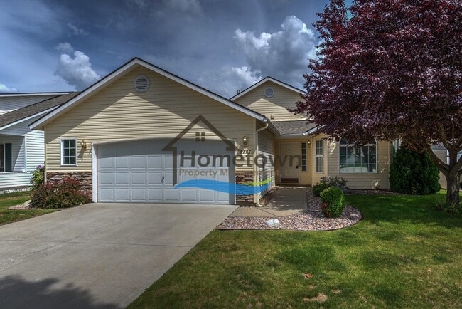 Lovely 3 Bedroom 2 Bath Home w/ 2 Car Gara... - Lovely 3 Bedroom 2 Bath Home w/ 2 Car Gara...