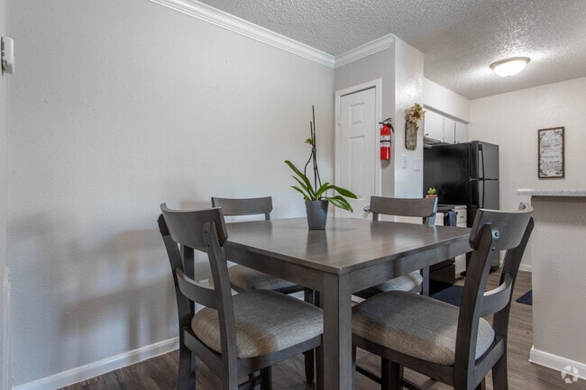 2 BR, 2 BA - 960 SF