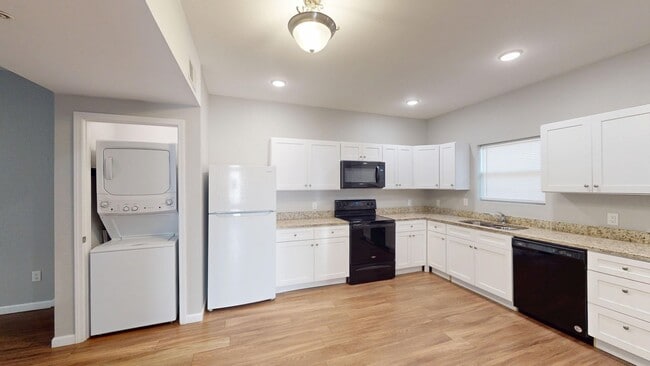 Building Photo - 2 Bed/2 Bath Condo in Pigeon Forge, TN Available Now! Unit Building 6 -  21