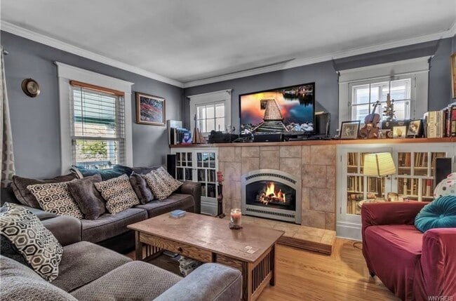 Building Photo - 558 Linden Ave Unit 2