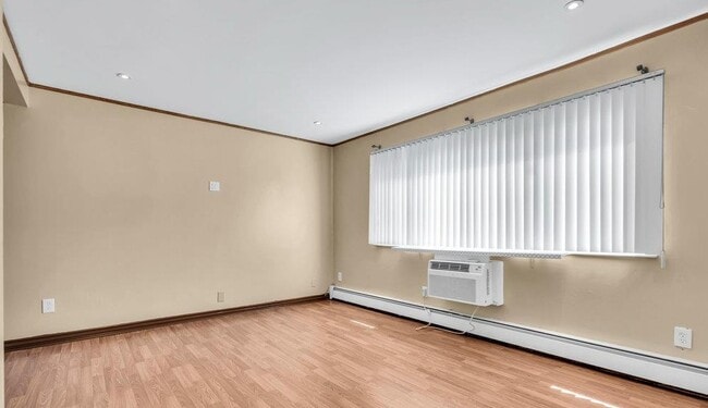 Photo - 325 Cricket Ln