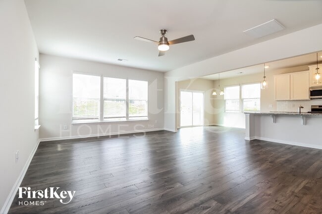 Photo - 806 Birchcrest Wy