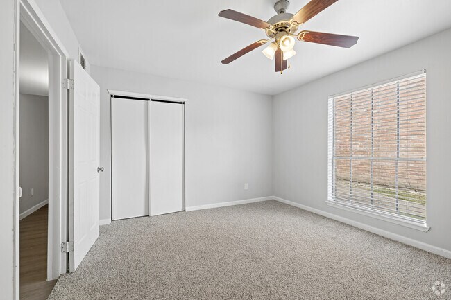 1BR, 1BA - 703SF - Primary Bedroom