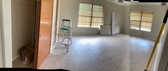 Photo - 305 W. Linda