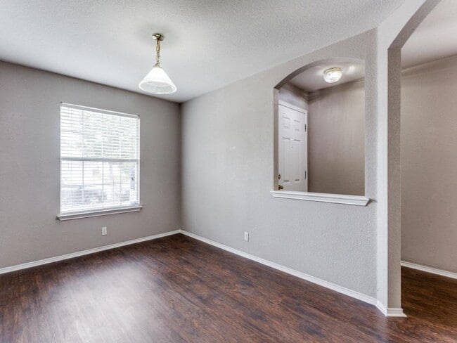 Photo - 105 Loryn Dr
