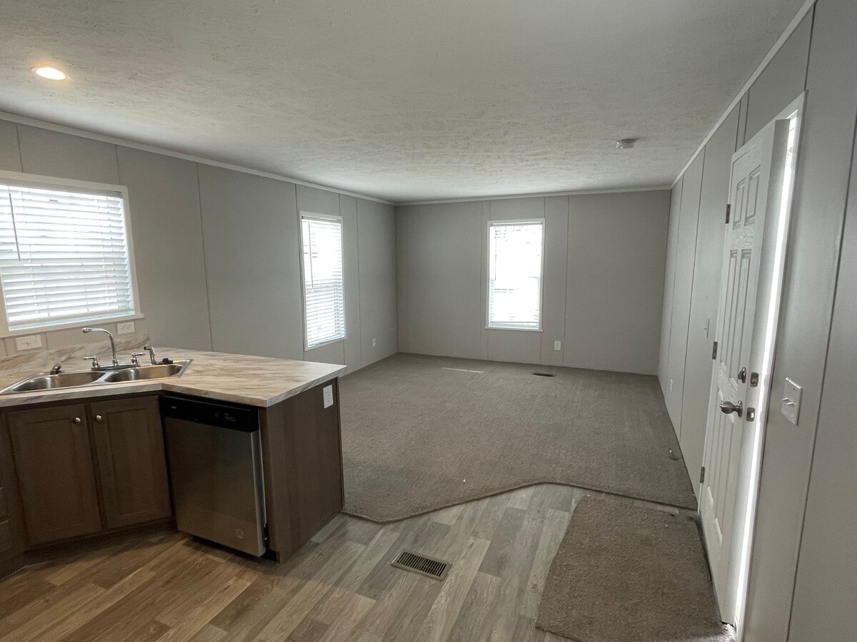 Photo - 202 Hummingbird Ln