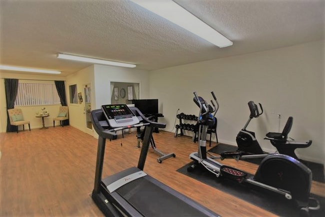 Photo - 800 Meyer Ln