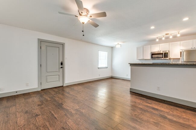 Photo - 4633 Fairmount St