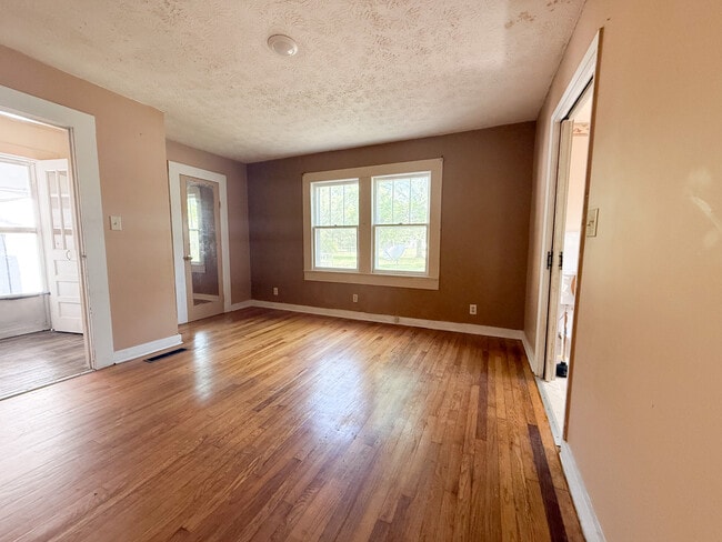 Photo - 168 Hebard St
