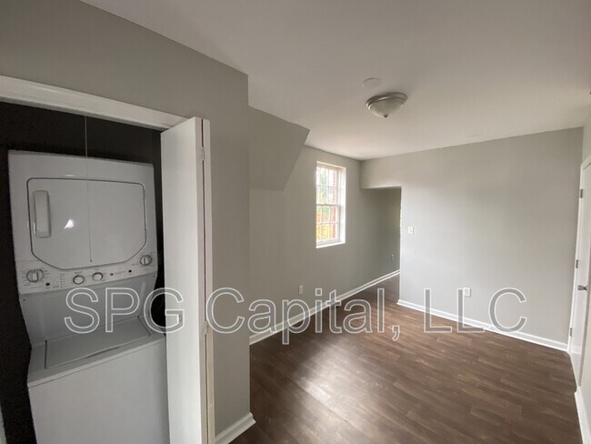 Photo - 114-116 W High St