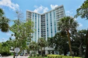 Building Photo - 1111 N Gulfstream Ave Unit 16C Rental