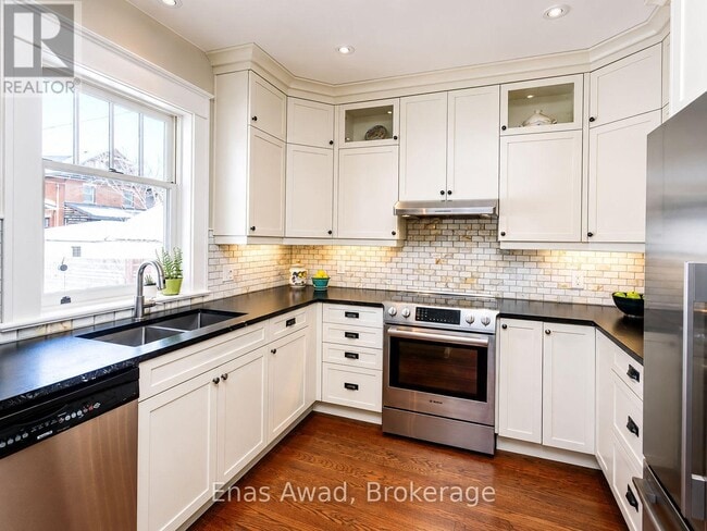 Photo - 405 Third Ave