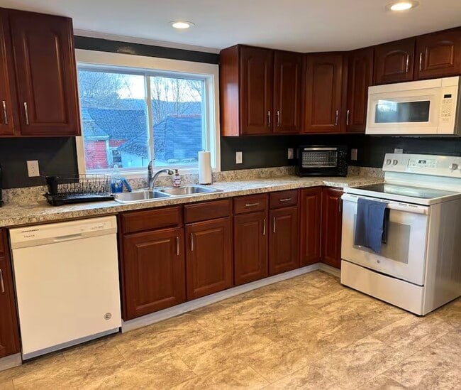 Photo - 131 W Bethel Rd