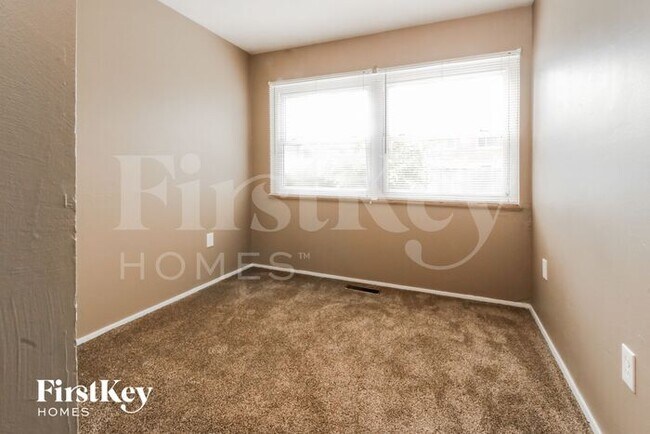 Photo - 665 Pimlico Dr