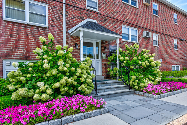 Building Photo - Hickory Hills Apartments