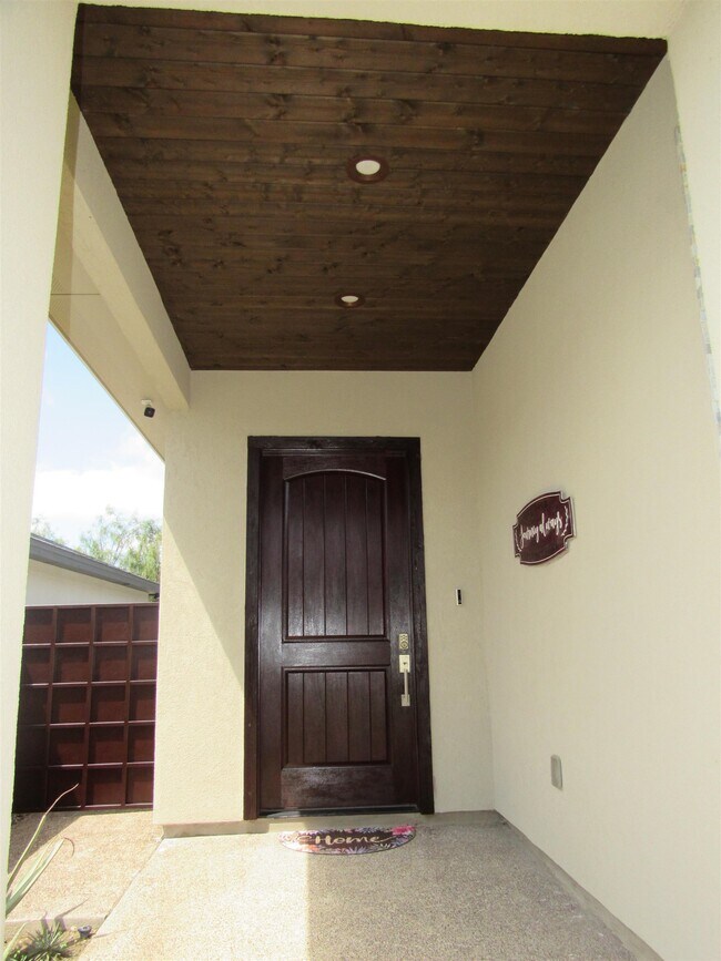 Photo - 2419 Messi St