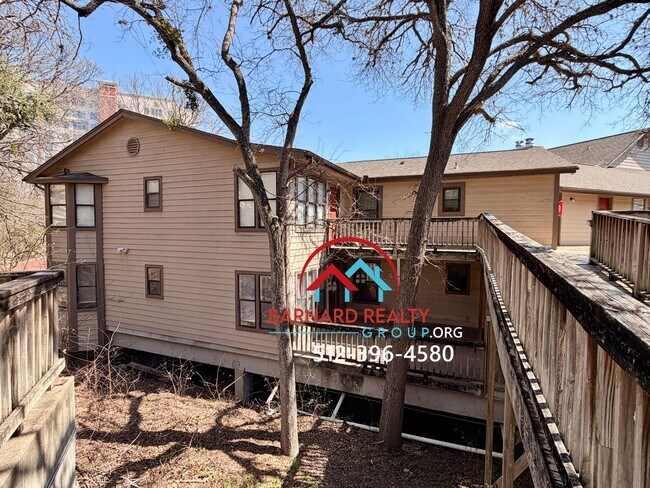 Building Photo - 402 N Fredericksburg St Unit #8