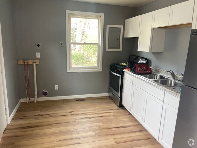 Building Photo - 306 E Fischer St Rental