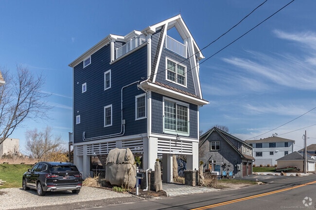 Building Photo - 1140 Fairfield Beach Rd Rental