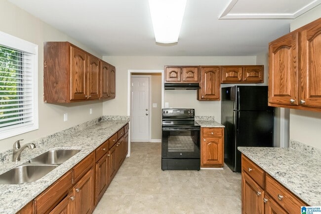 Photo - 1309 Lake Ln NE