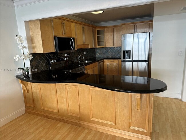 Photo - 6039 Collins Ave Unidad PH21