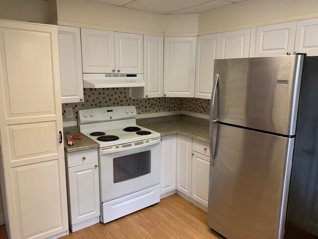 Building Photo - 264 Foster St Unit 2